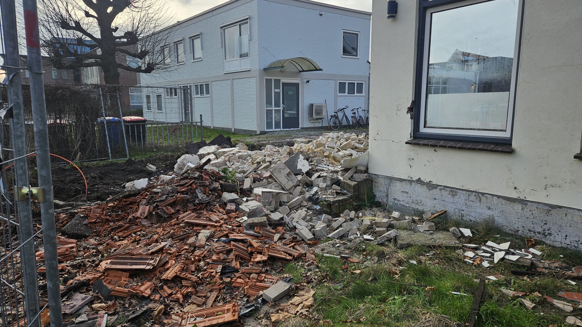 Tijdens sloopwerkzaamheden Gorredijk 4
